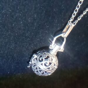 Elegant Silver Filigree Essential Oils With Defuser Pendant Necklace Stainless